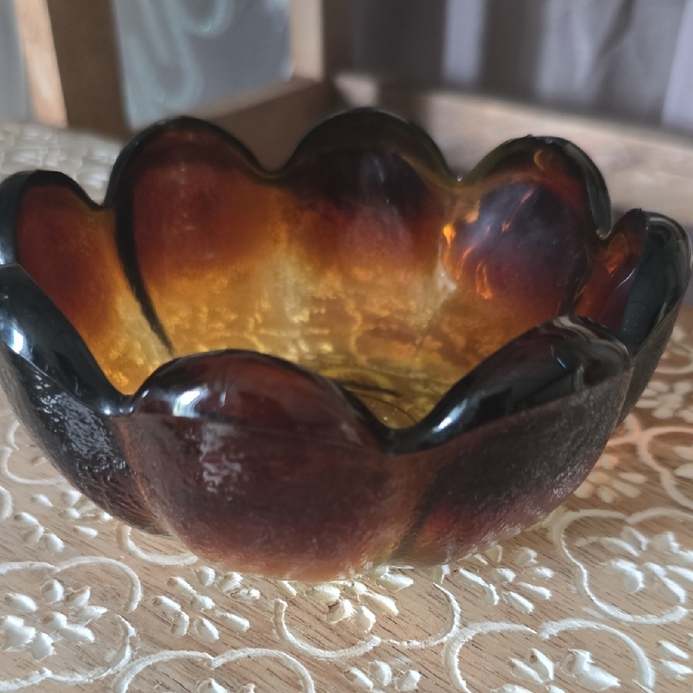 VINTAGE Brown Glass Art Lotus Bowl - Picture 1 of 10